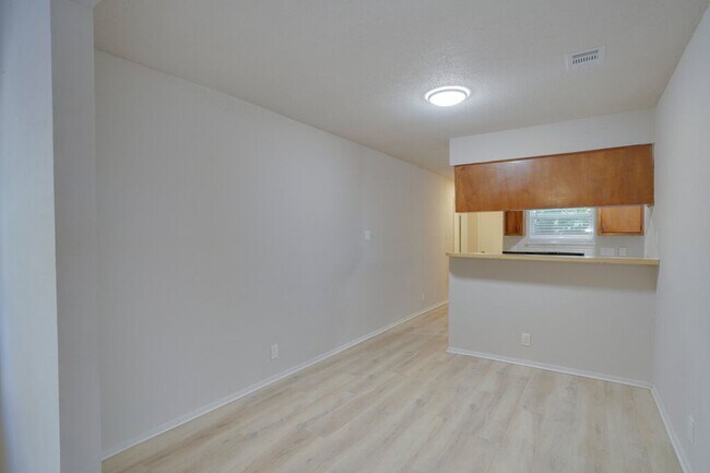 Building Photo - 1206 Westcott Dr