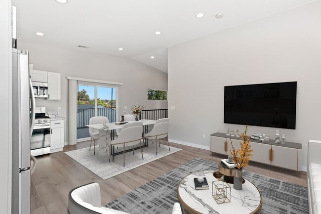 Building Photo - Private balcony + private patio!