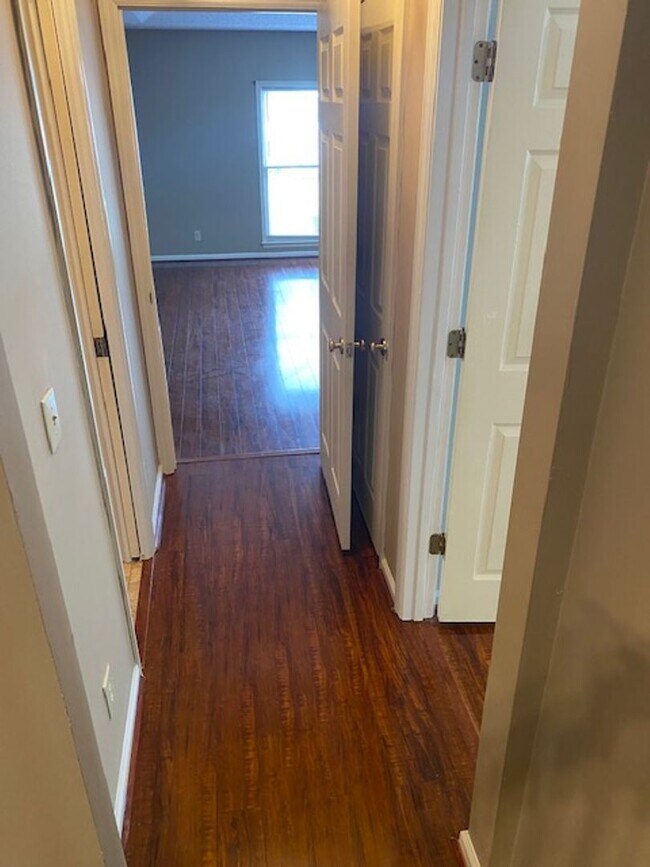 Building Photo - Quiet North Columbus Home