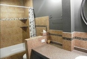 Building Photo - 3 Bd 1 Ba Home with Hardwood Floors in Mid...
