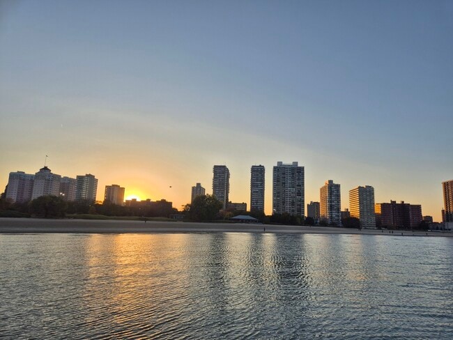 Building Photo - 5757 N Sheridan Rd