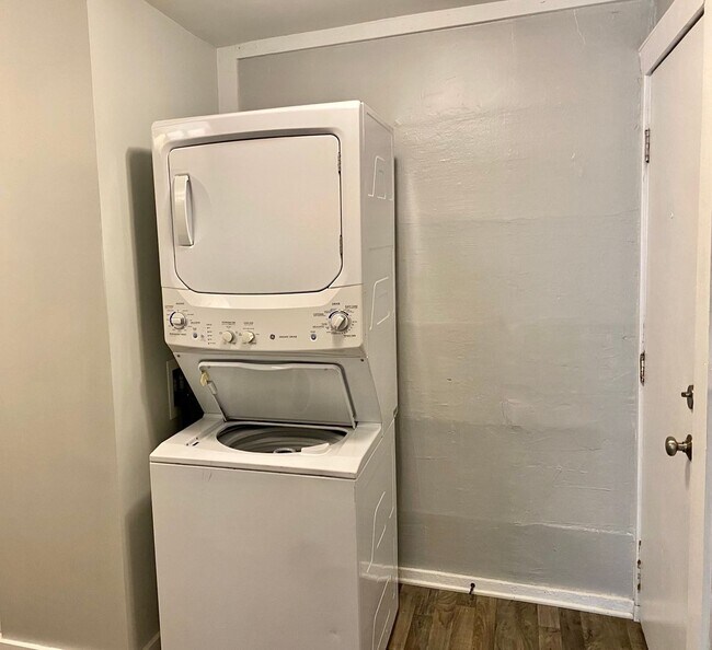 Building Photo - 800 Clancy Ave NE