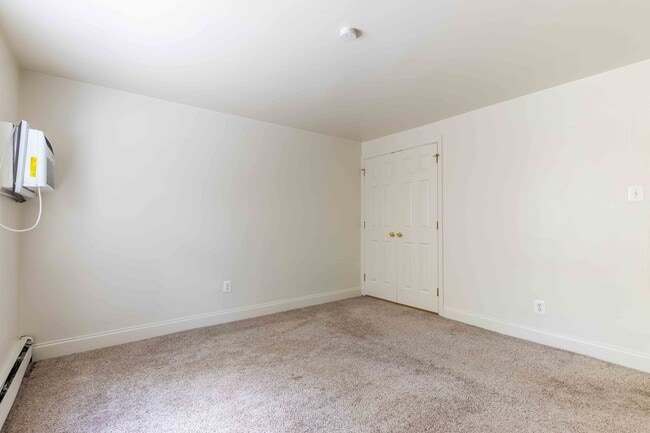 Building Photo - Private 1 Bedroom 1 Bathroom Condo in Cide...