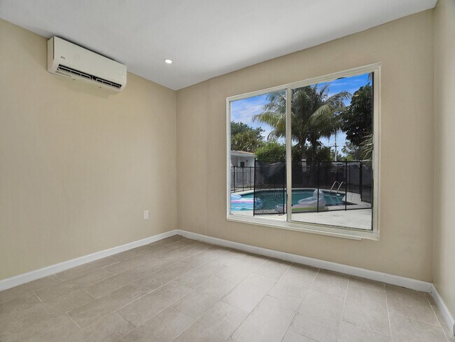 Building Photo - 2442 Garfield St