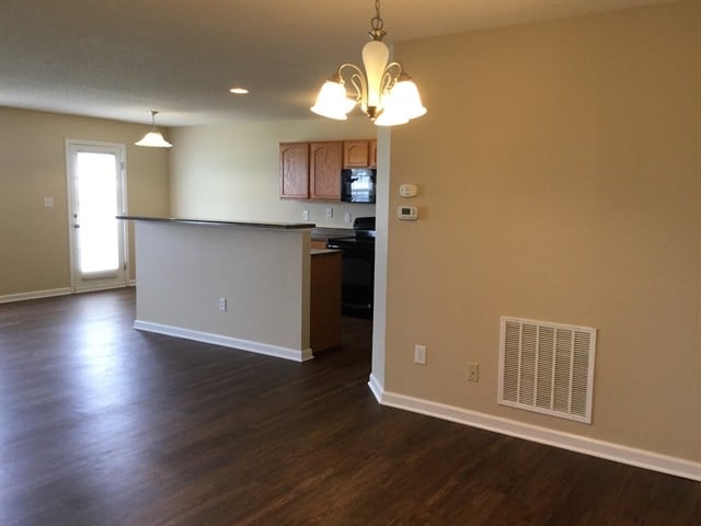 Building Photo - 4660 Amesbury Pl