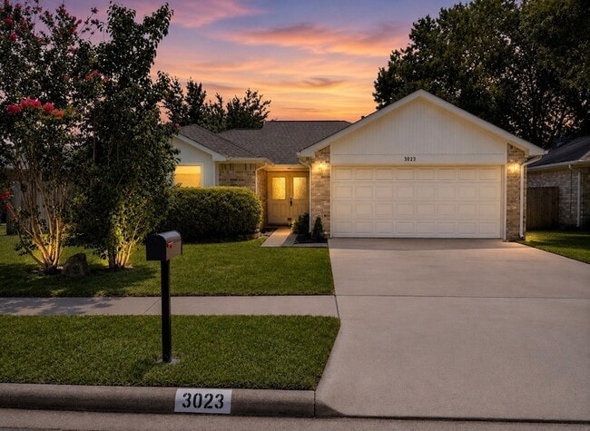 Building Photo - 3023 Garden Ln