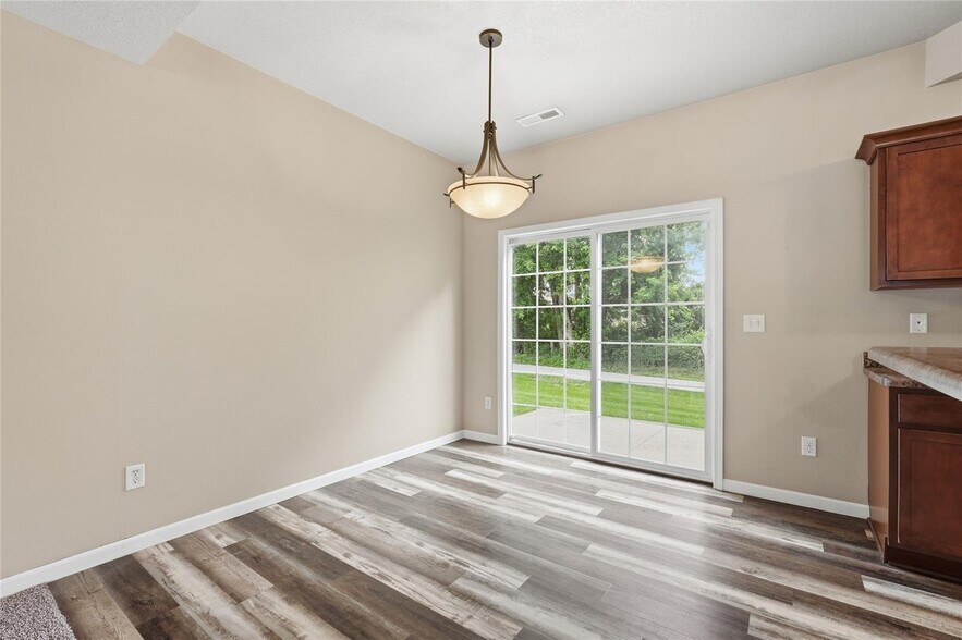 Building Photo - 1694 Burr Dr