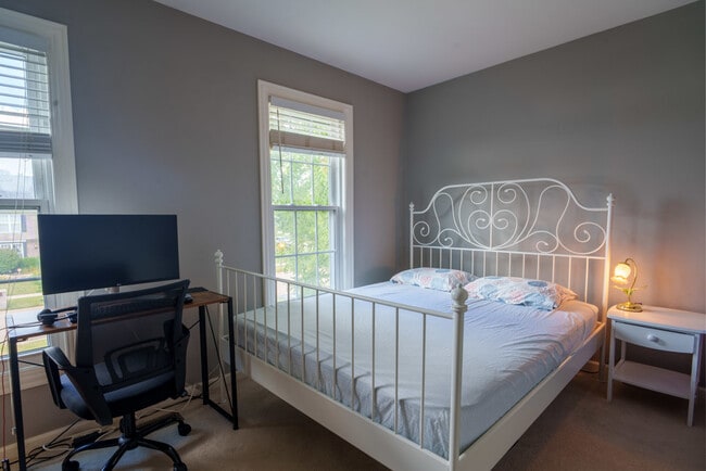 Building Photo - 864 Red Clover Dr