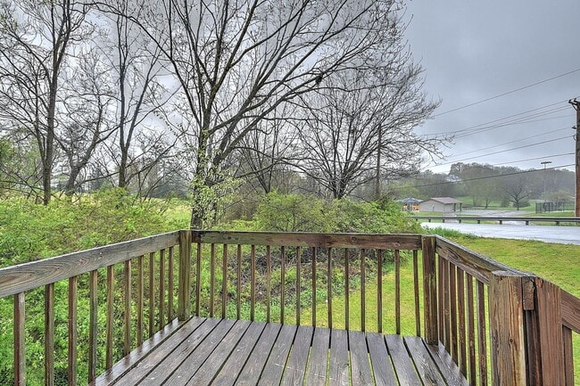 Building Photo - 635 S McKee St