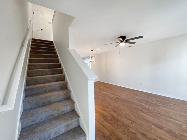 Building Photo - Two Bedroom Townhome in Godley Park with m...