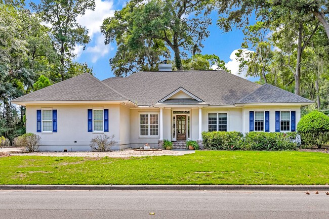 Building Photo - Welcome to the Desirable Landings on Skida...