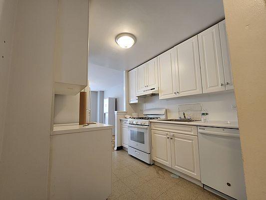 Building Photo - 2 bedroom in BRONX NY 10463