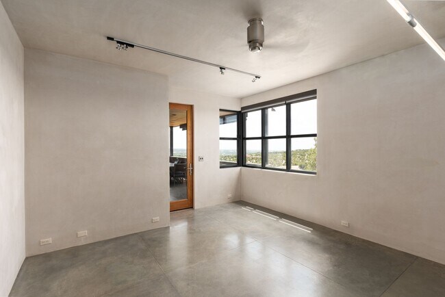 Building Photo - 875 Camino Francisca