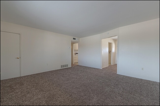 Building Photo - 3101 Kirkcaldy St