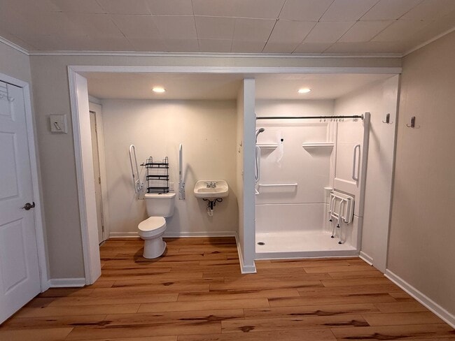 Building Photo - 1 bedroom ADA unit