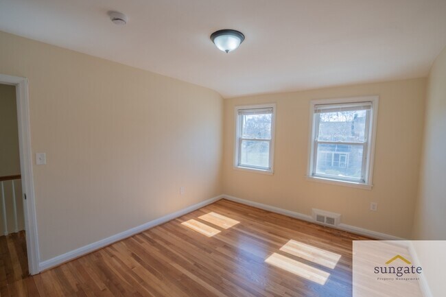 Building Photo - 1444 Meridene Dr