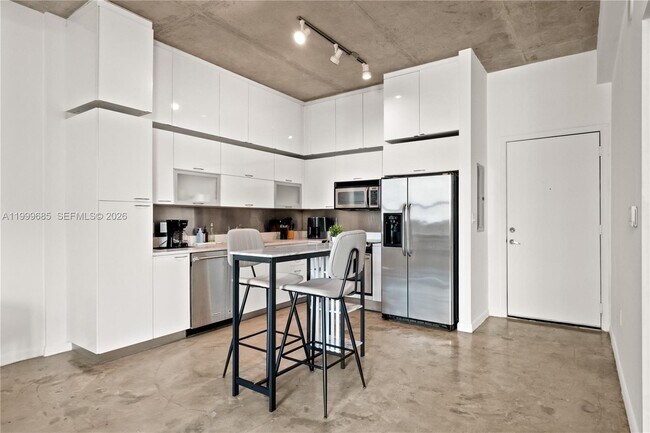 Building Photo - 234 NE 3rd St