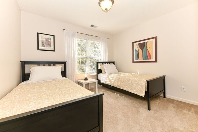 Building Photo - Updated 3 Bedroom Townhome in McAlister's Place