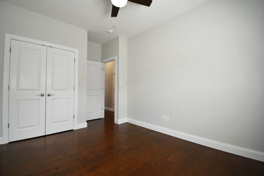 Building Photo - 212 Park Pl