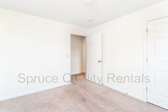 Building Photo - 7143 W Friendly Ave