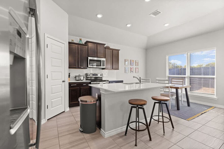 Building Photo - 1116 Monte Verde Dr