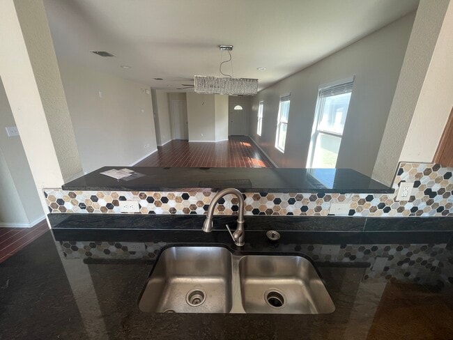 Building Photo - 220 Chalk Mountain Dr