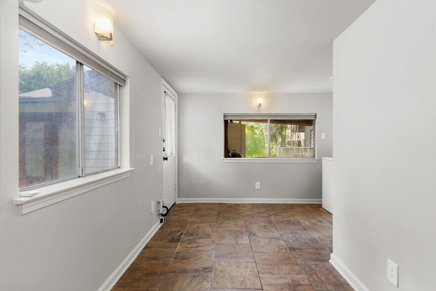 Flex space near front door & laundry - 815 Gunter St