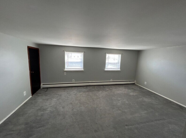 Building Photo - 513 Cedar Ave
