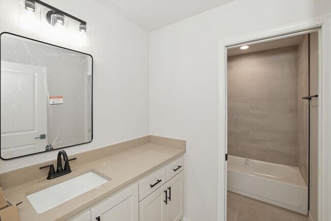 Building Photo - 8904 Oakleaf Ct