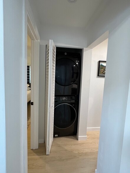 Smart Samsung washer and dryer. - 2016 N Ave