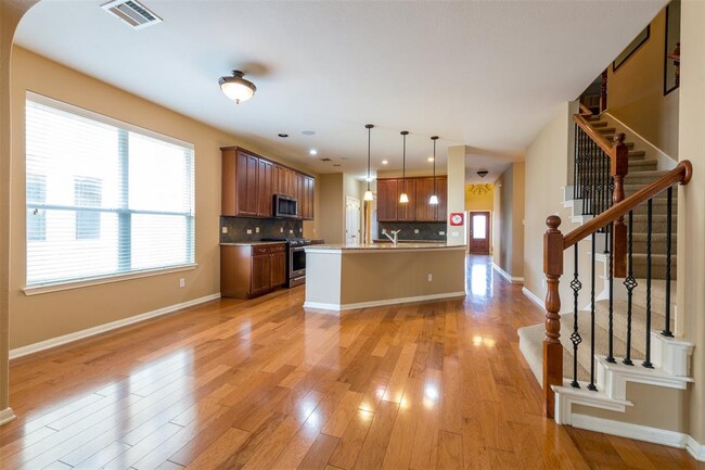 Building Photo - 14305 Broadwinged Hawk Dr