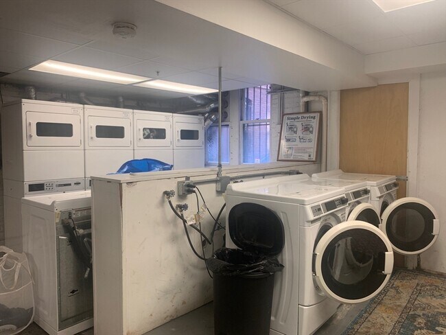 Building Photo - 483 Beacon St