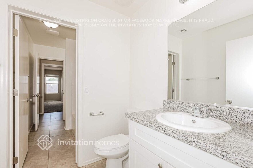 Building Photo - 3574 W Mesquite Ave
