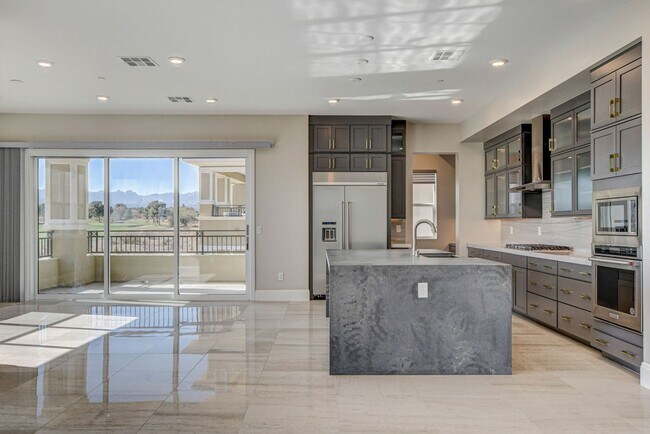 Building Photo - Mira Villa Condo