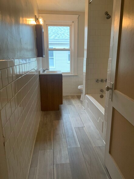 Building Photo - 67 Bellevue Ave