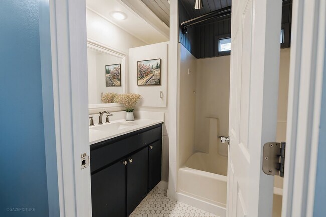 Building Photo - 2518 Daugherty St