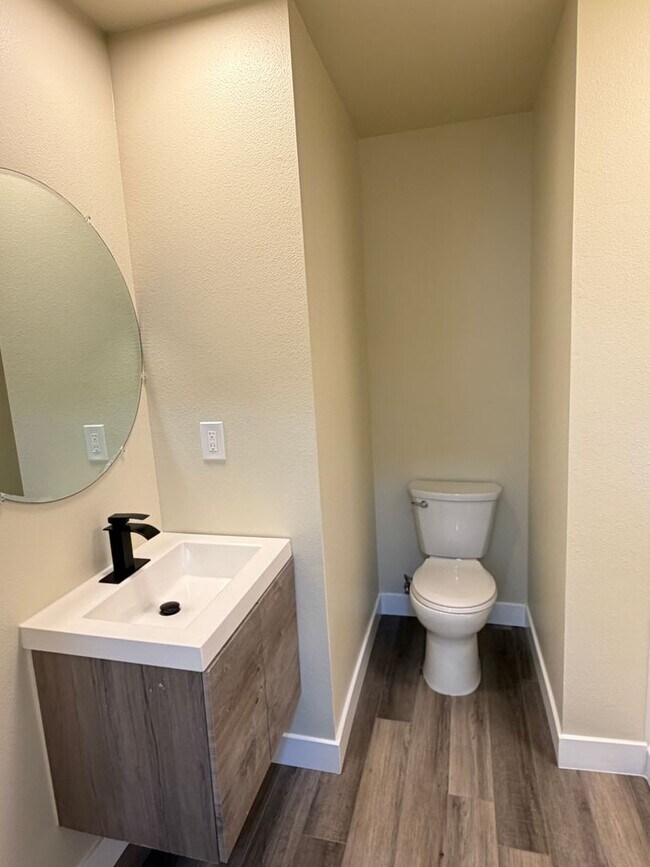 Building Photo - 1413 Shoshone St