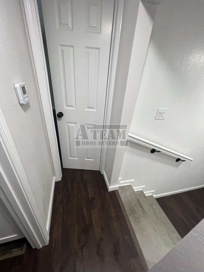 Building Photo - Beautiful Remodeled 3 Bed 1.5 Bath