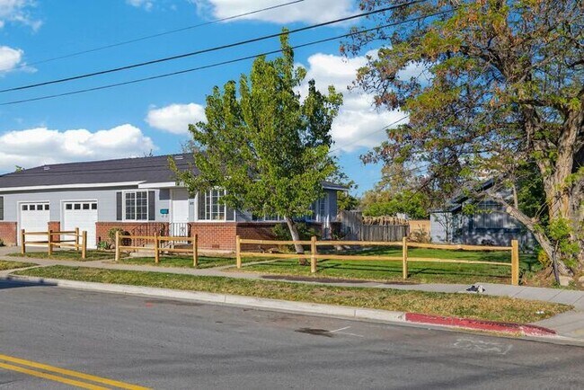 Building Photo - The Biggest Little BnB, Fully Furnished Vacation Rental!