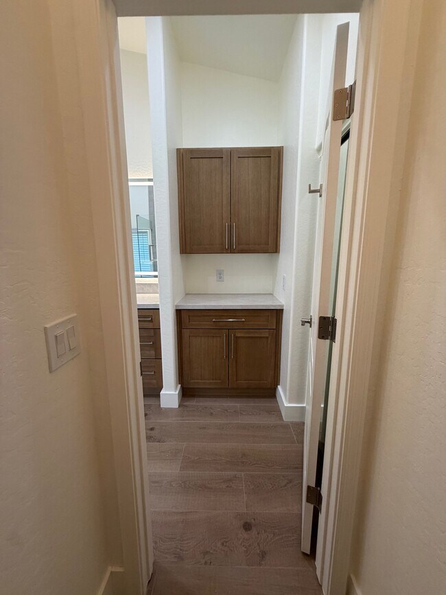 Building Photo - 2741 E Quiet Hollow Ln