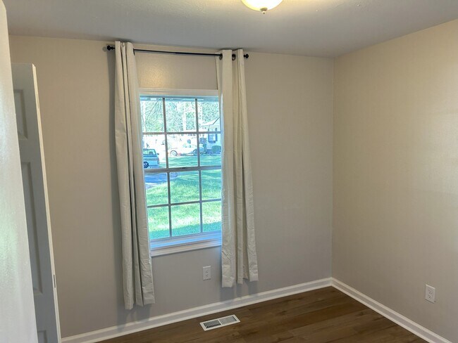 Building Photo - 3815 Ridgecrest Cir SW