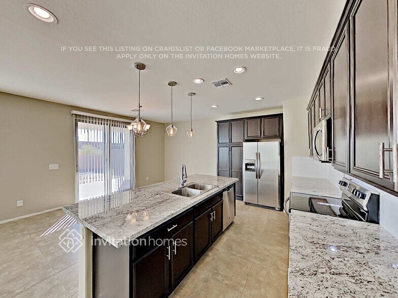 Building Photo - 3331 E Russell St