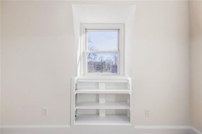 Building Photo - 67 Perry St