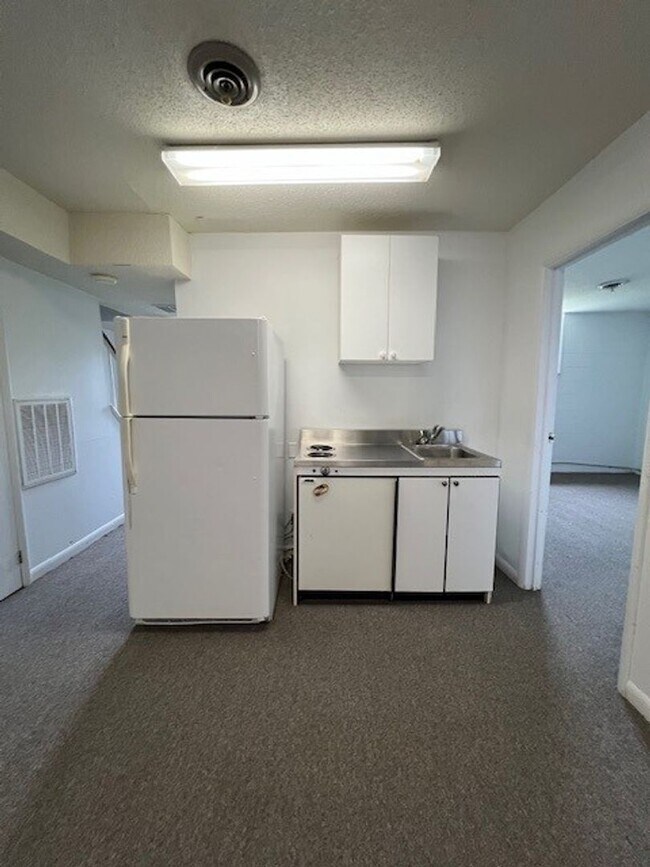 Building Photo - Beautiful Home with Mother in Law Suite or...