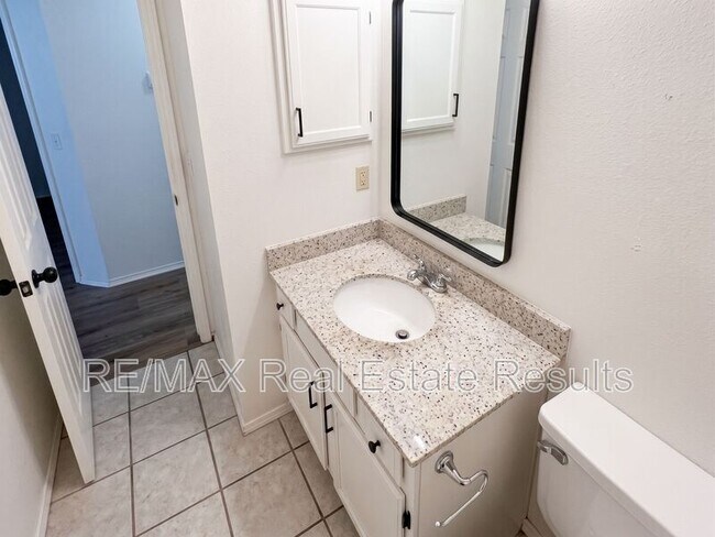 Building Photo - 1607 Timberline Dr