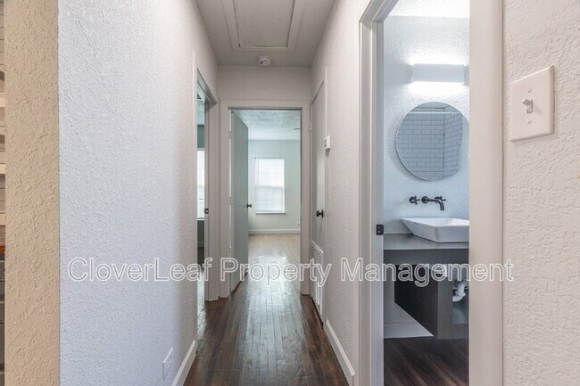 Building Photo - 454 Astor St
