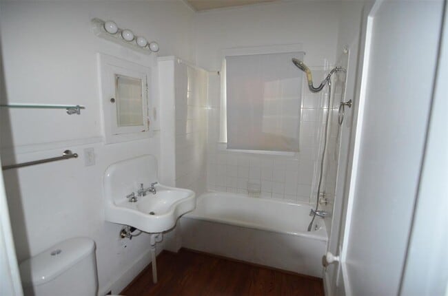 Building Photo - 321 Dorchester St