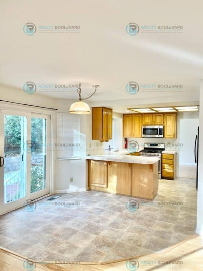 Building Photo - Well-Appointed 4BR Home with Open Floorplan & Expansive Yard