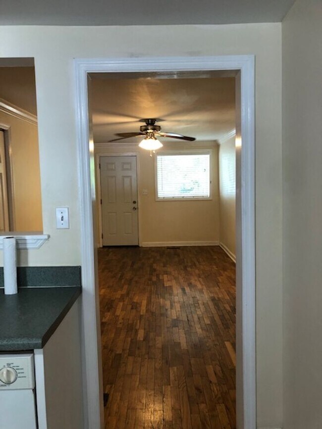 Building Photo - 414 E Park Ave