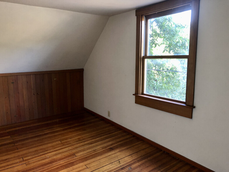 Upstairs Bedroom - 111 5th Street Aly